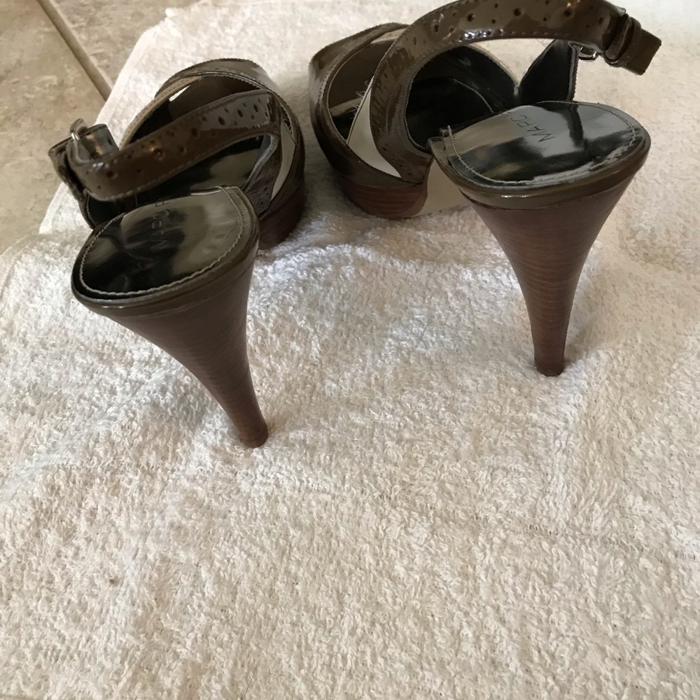 Marc Fisher Vendra Shoes - Picture 4 of 7